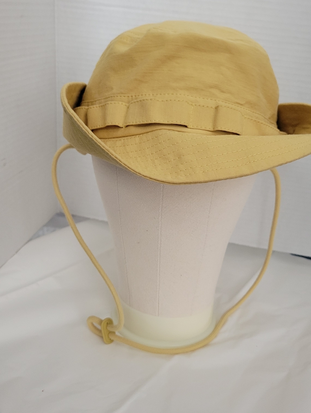 ZARA Bucket Hat with Chin Strap - Yellow. size Large